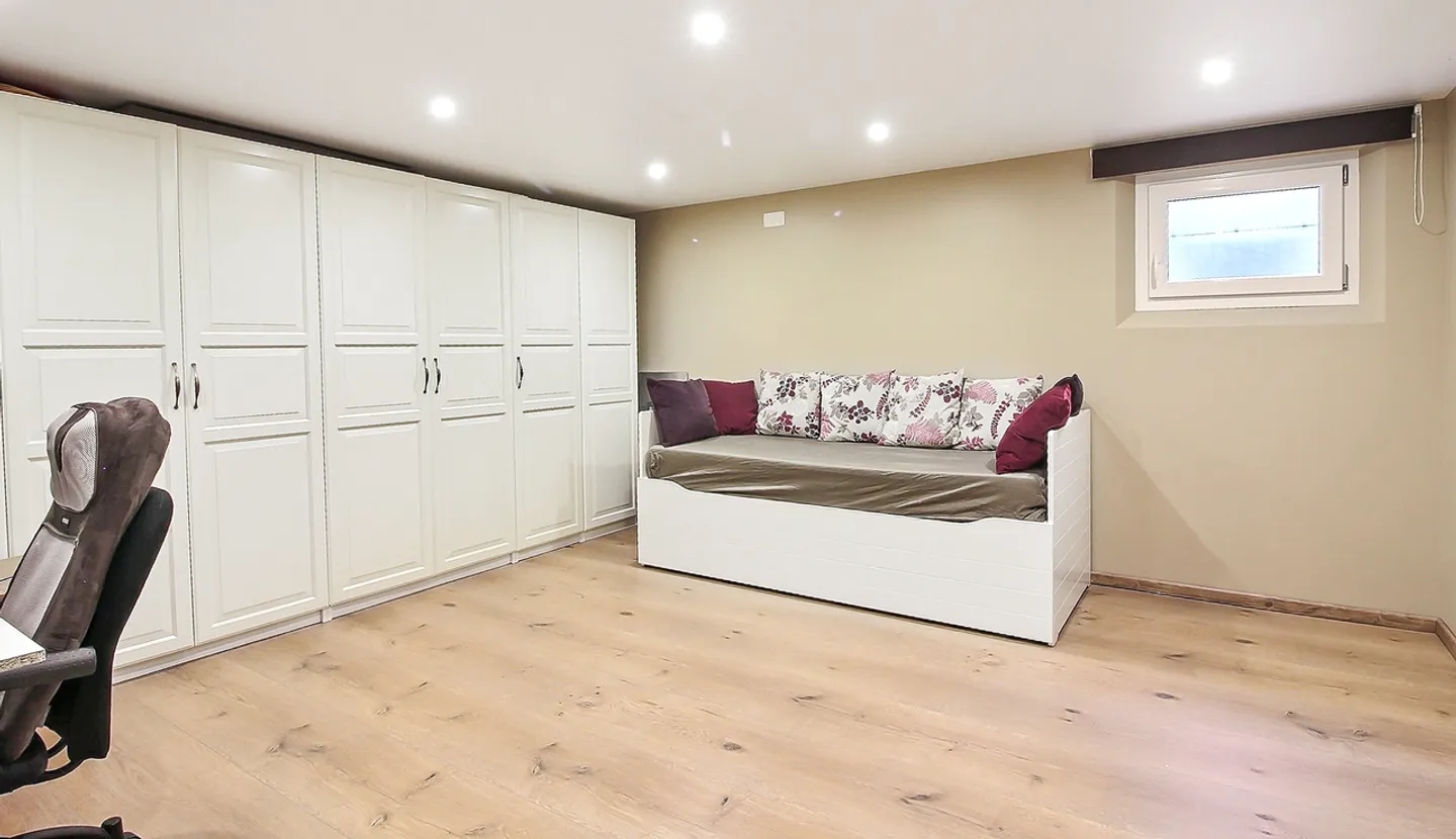 Rare! 4.5-room apartment (+1) on the garden level - Photo 11 of 14