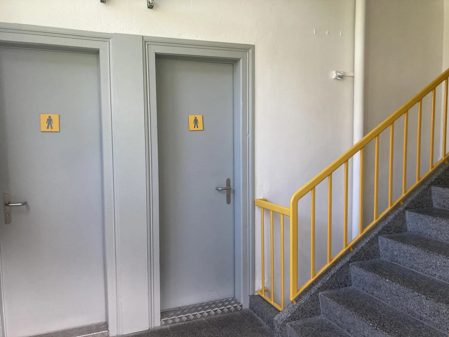 Locali commerciali (157 - 414 m2) con buon accesso e parcheggio sufficiente - Foto 9 di 14