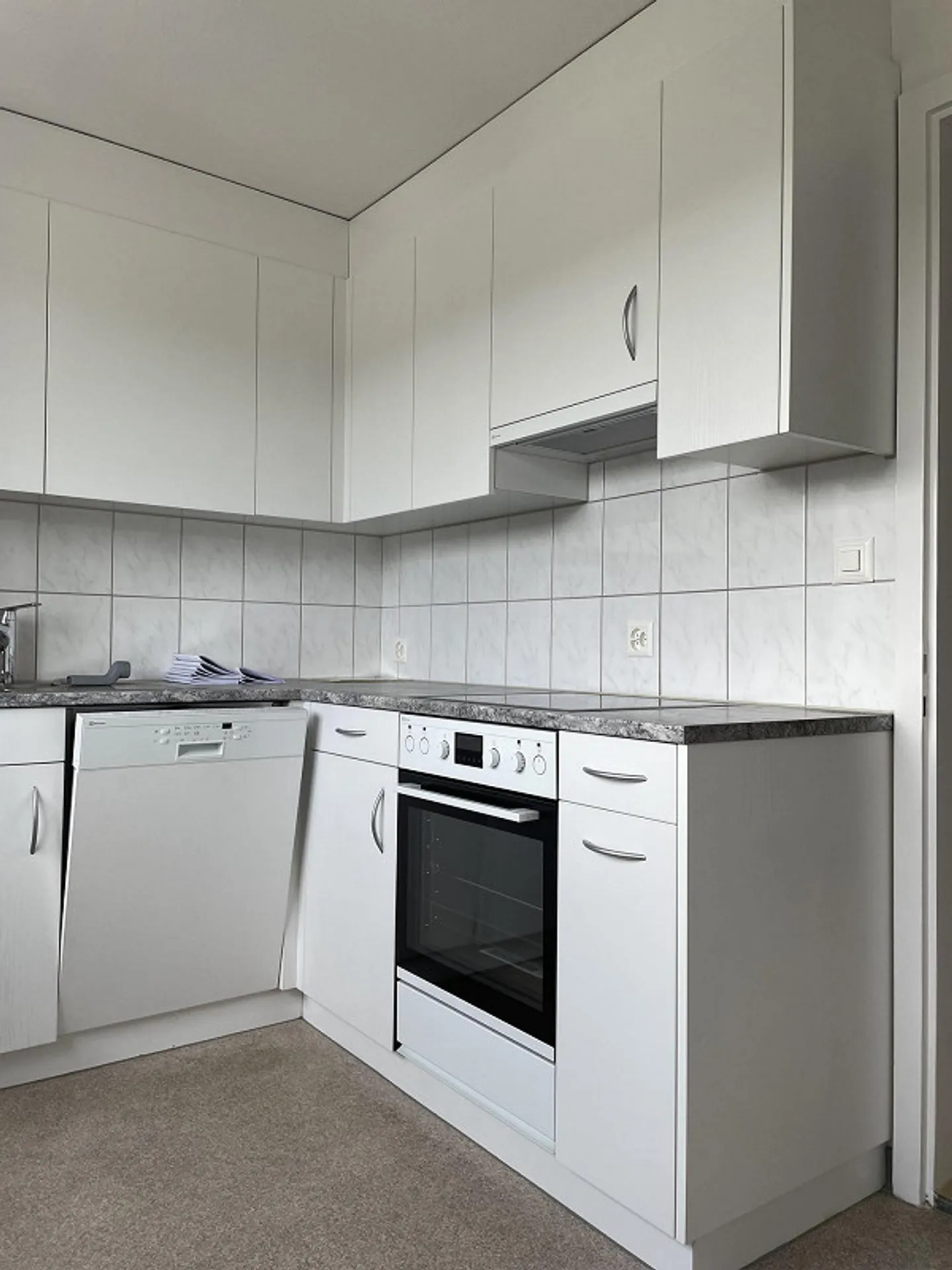 Charmante appartement sous les combles de 2,5 pièces avec ambiance de vie confortable - Photo 6 sur 8