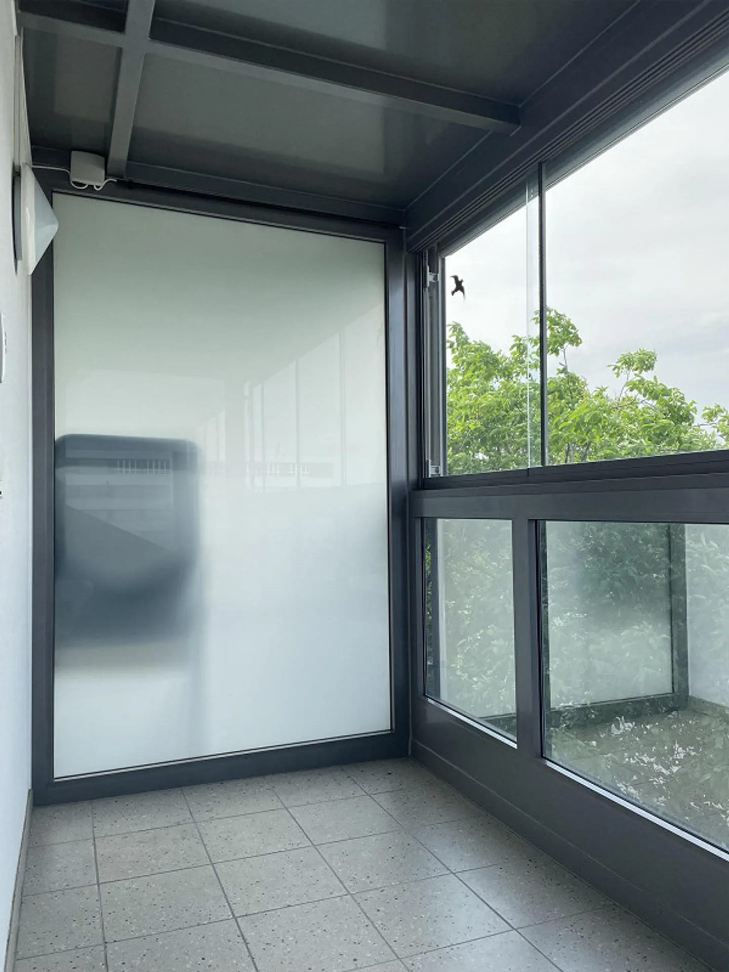 Charmante appartement sous les combles de 2,5 pièces avec ambiance de vie confortable - Photo 8 sur 8
