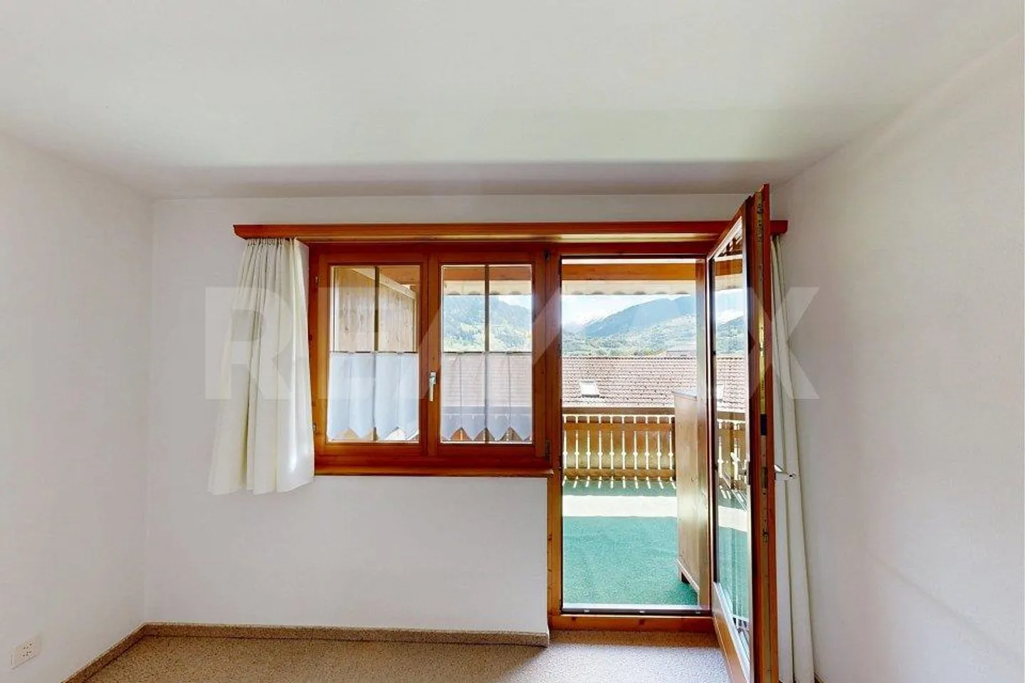4½ Rooms for Primary or Secondary Residence - Photo 2 of 6