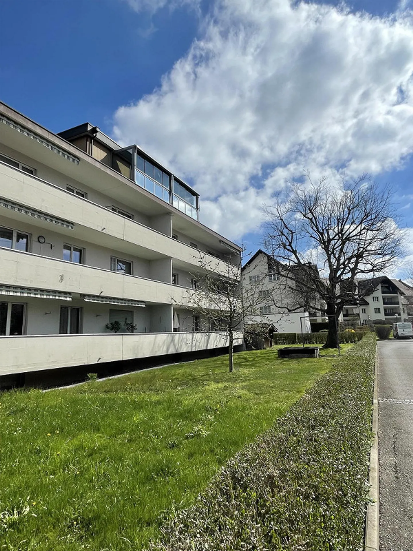 Charmante appartement sous les combles de 2,5 pièces avec ambiance de vie confortable - Photo 1 sur 8