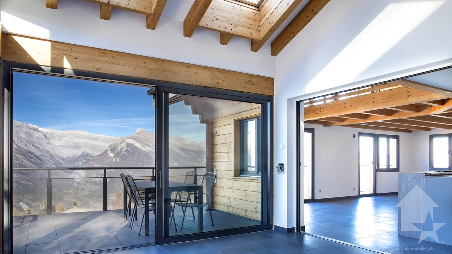 Superb renovated chalet of 7.5 rooms, stunning view, 300 m2 - Photo 5 of 13