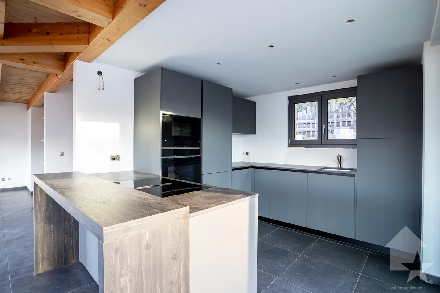 Superb renovated chalet of 7.5 rooms, stunning view, 300 m2 - Photo 8 of 13