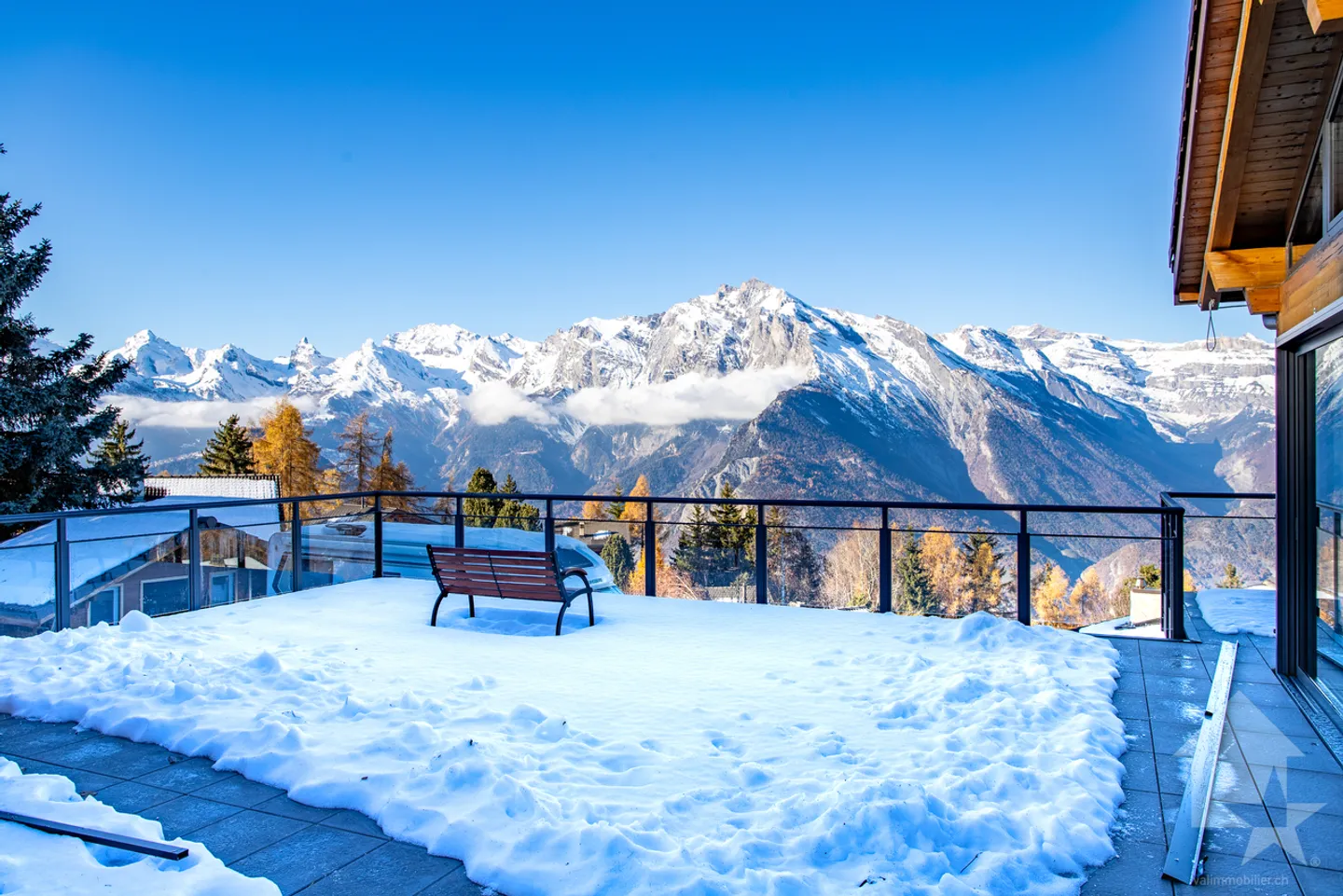 Superb renovated chalet of 7.5 rooms, stunning view, 300 m2 - Photo 3 of 13