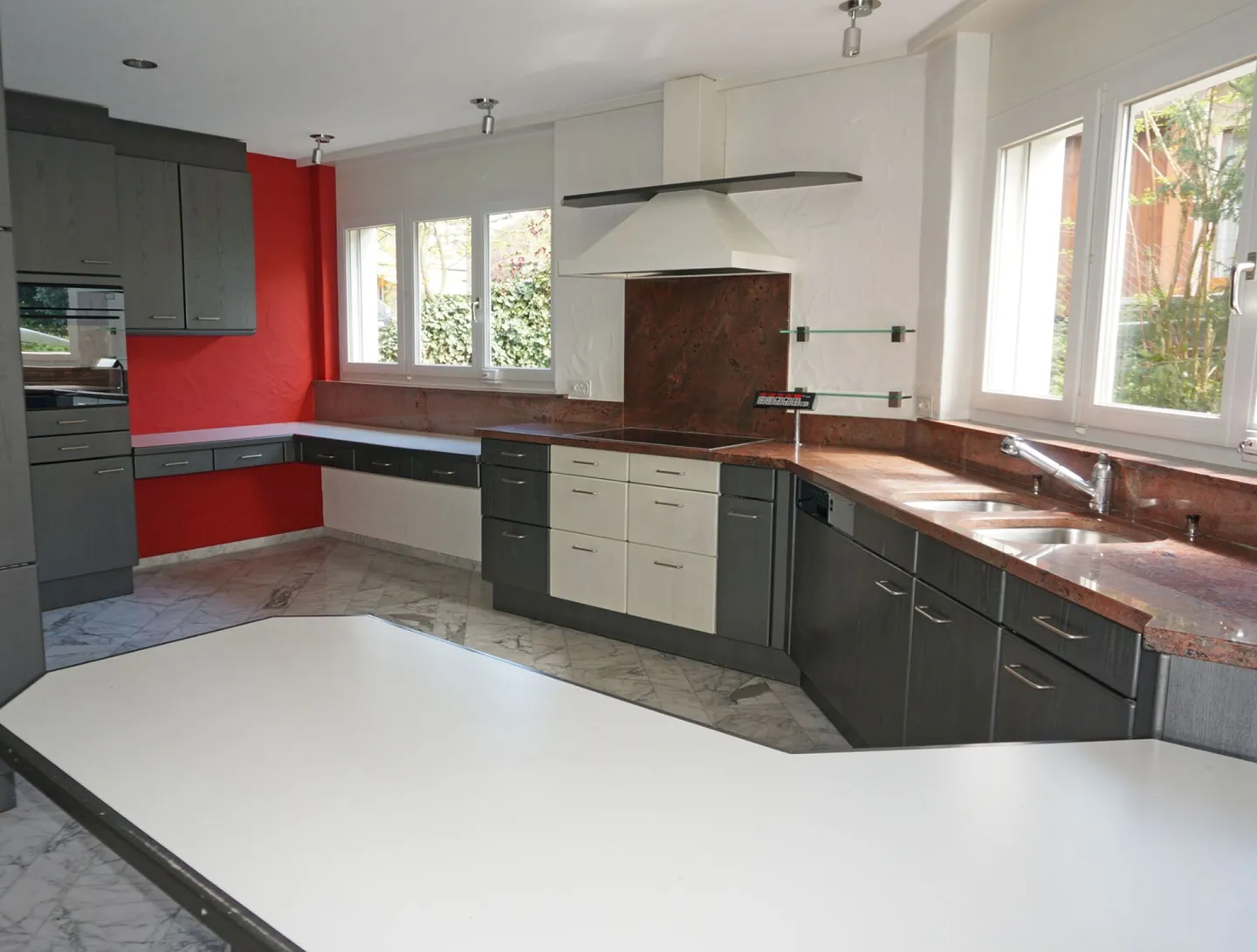 aussergewöhnliche Villa mit 5 Garagen & Pool - Foto 4 von 14