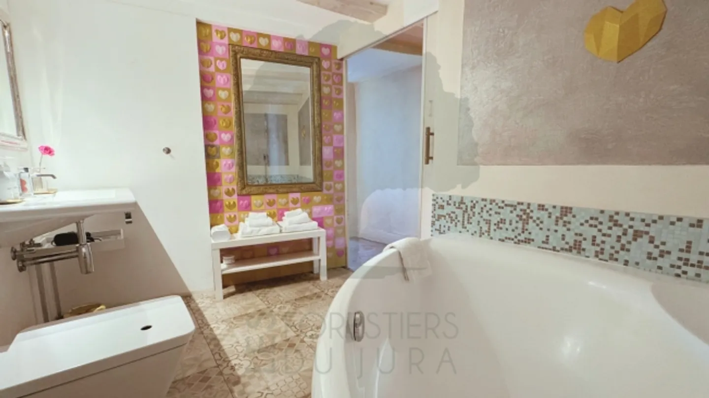 IN VENDITA - PROPRIETÀ ECCEZIONALE NEL CUORE DELL'AJOIE - Foto 10 di 14