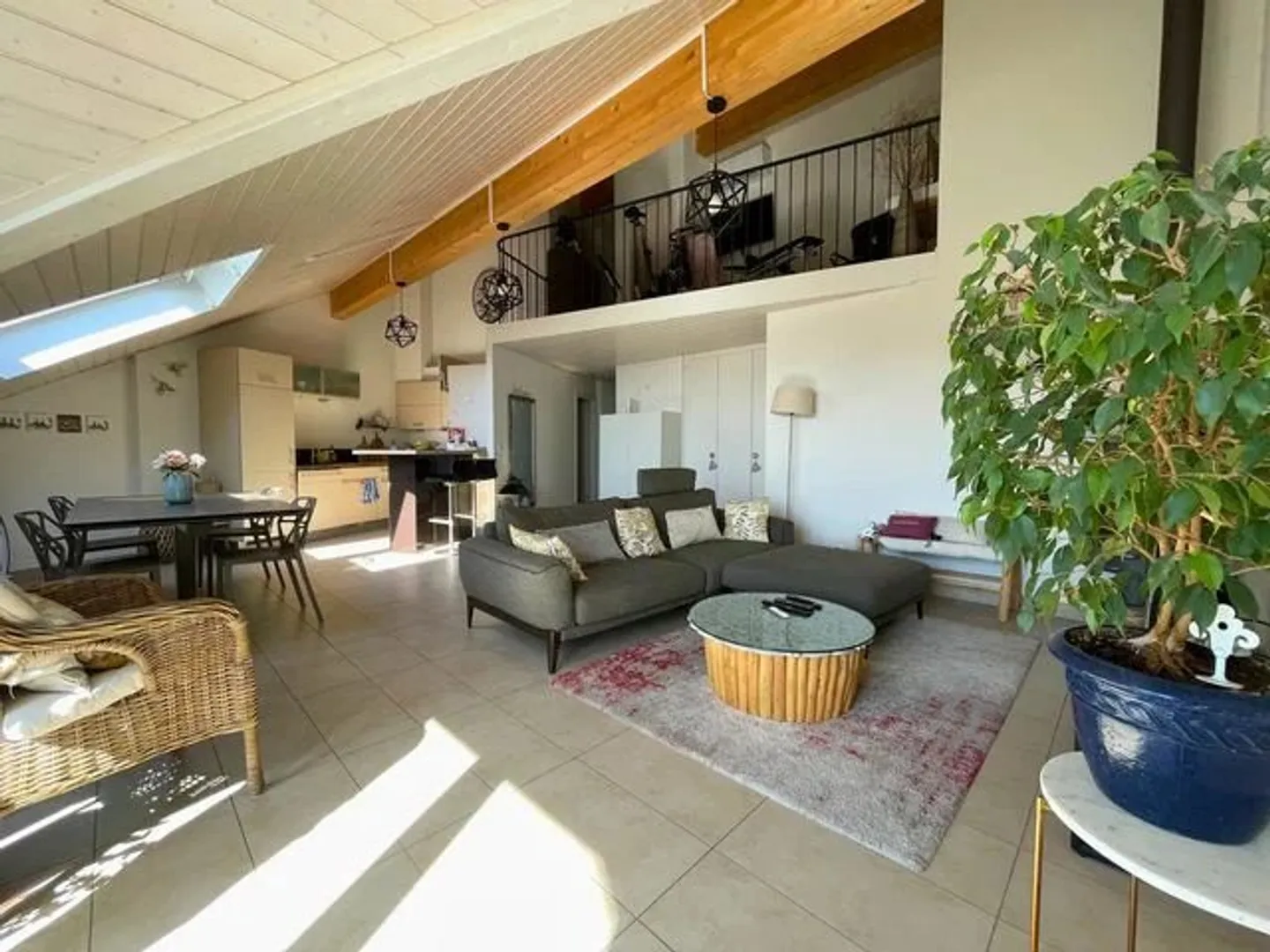 Appartement trois pièces sous le toit - Photo 1 sur 13