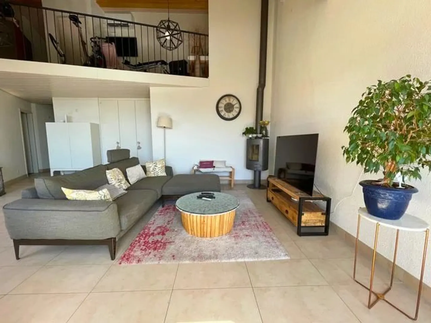 Appartement trois pièces sous le toit - Photo 3 sur 13