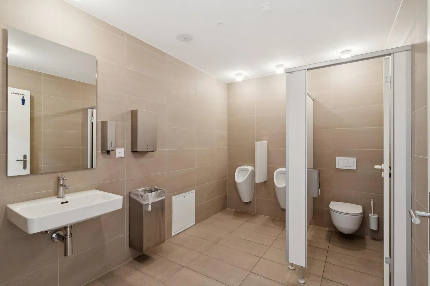 Your new location at the best price in Basel flexible start, clever... - Photo 8 of 9