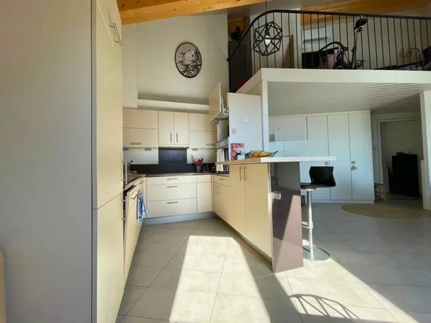 Appartement trois pièces sous le toit - Photo 4 sur 13