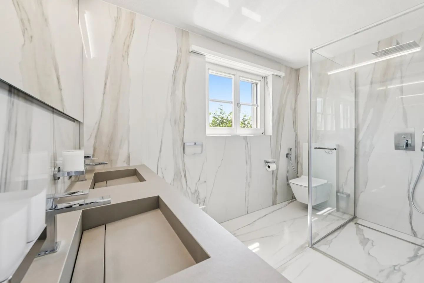 Exclusive and Elegant Living - Photo 8 of 12