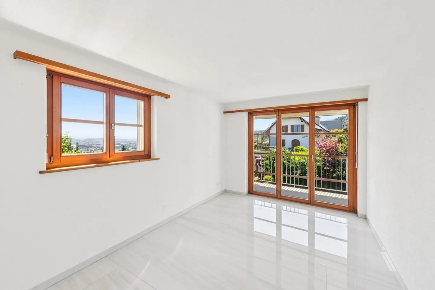 Exclusive and Elegant Living - Photo 6 of 12