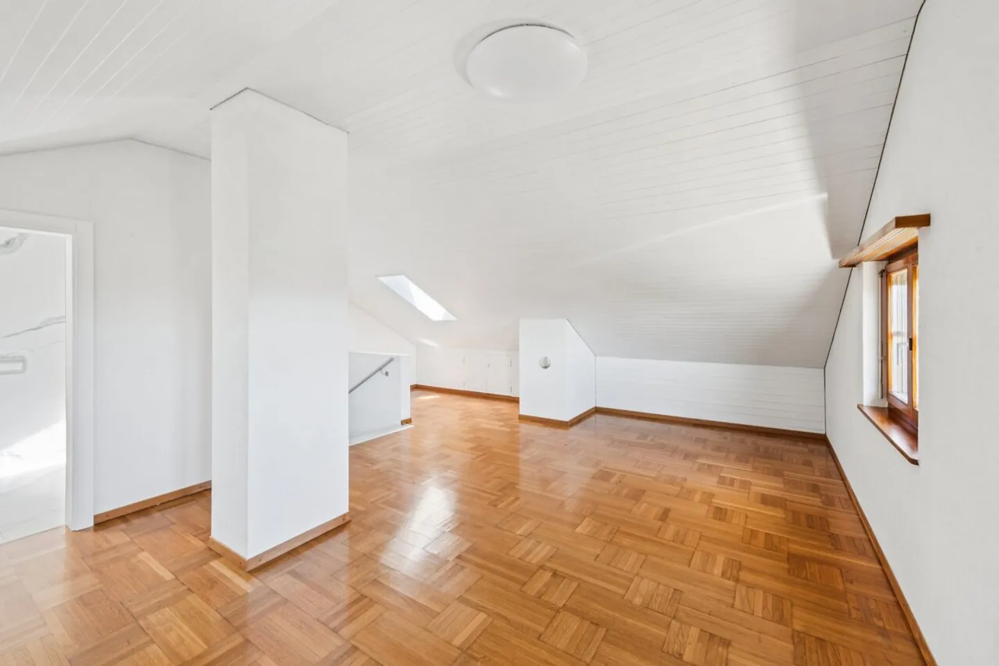 Exclusive and Elegant Living - Photo 9 of 12