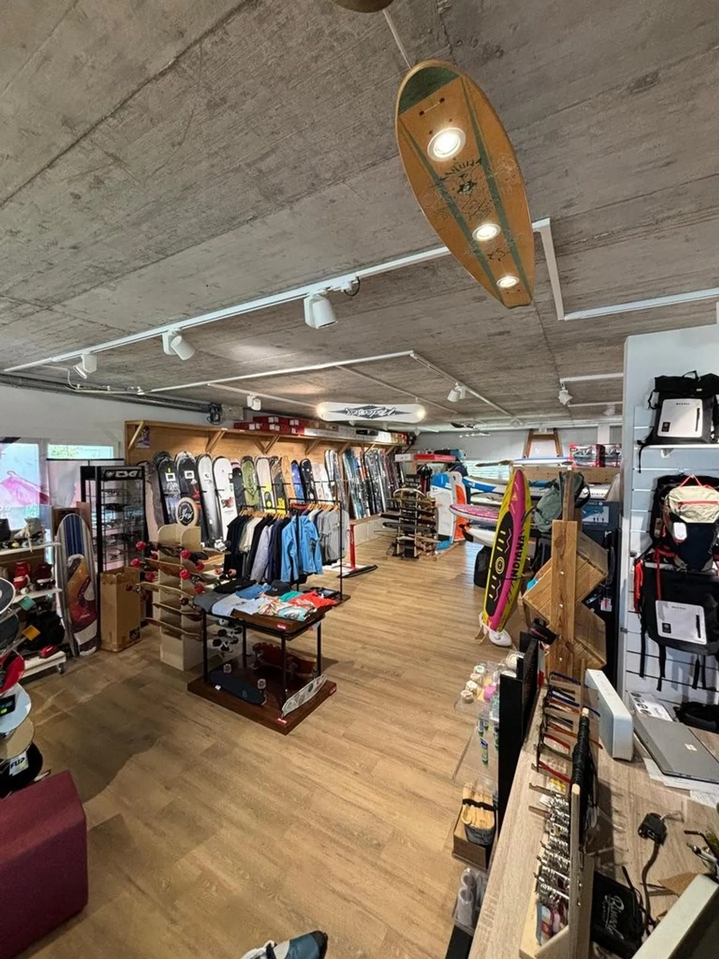 Spazio commerciale di 180m2 a Saint-Sulpice - Foto 1 di 3