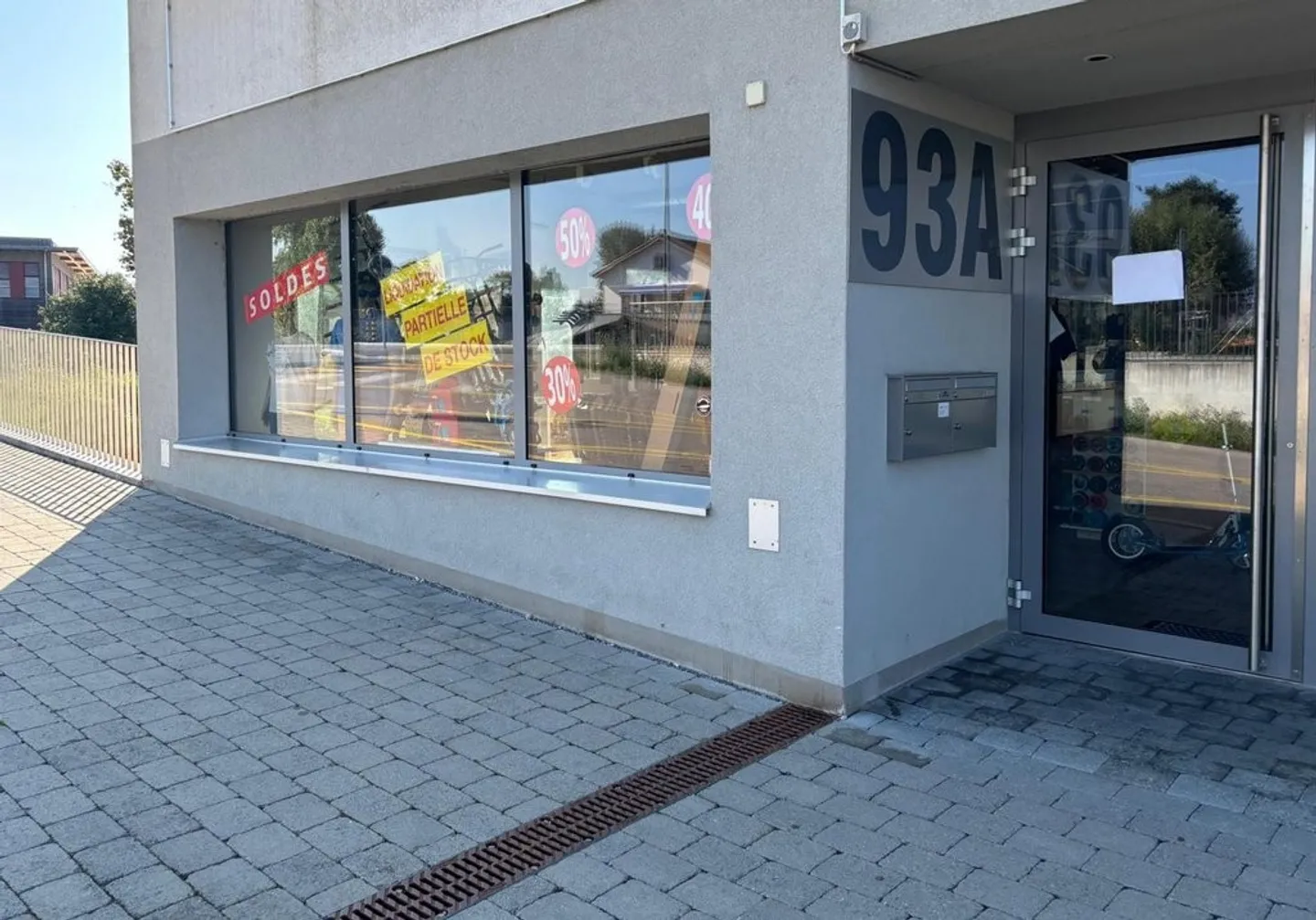 Spazio commerciale di 180m2 a Saint-Sulpice - Foto 3 di 3
