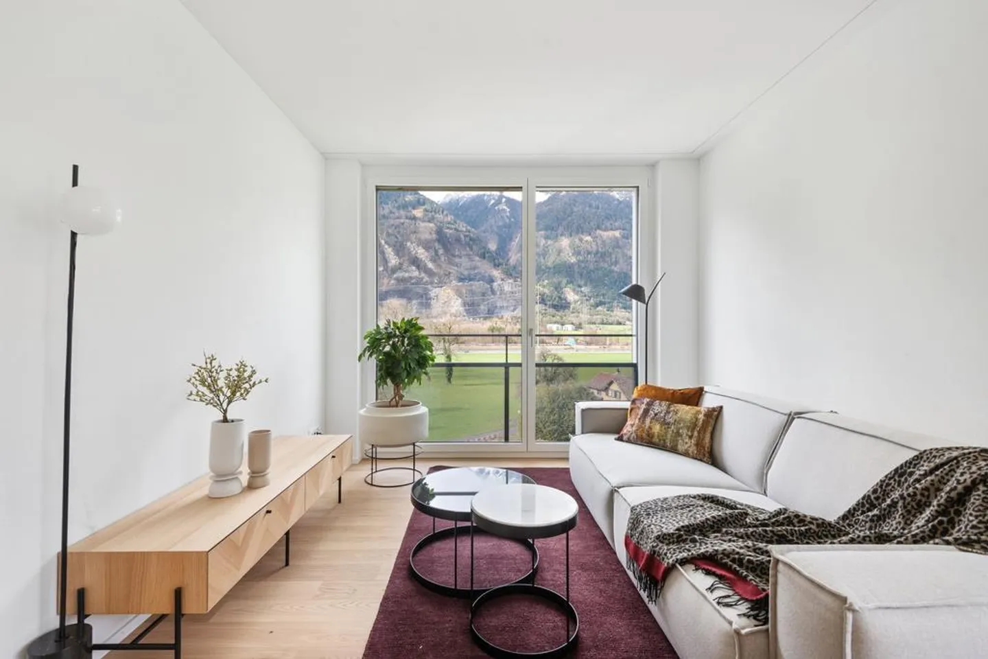 Dreamlike view, modern and ideal transport connections included! - Photo 3 of 11