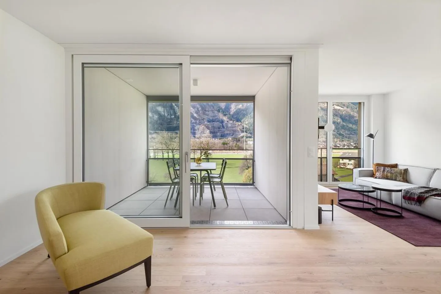 Dreamlike view, modern and ideal transport connections included! - Photo 4 of 11