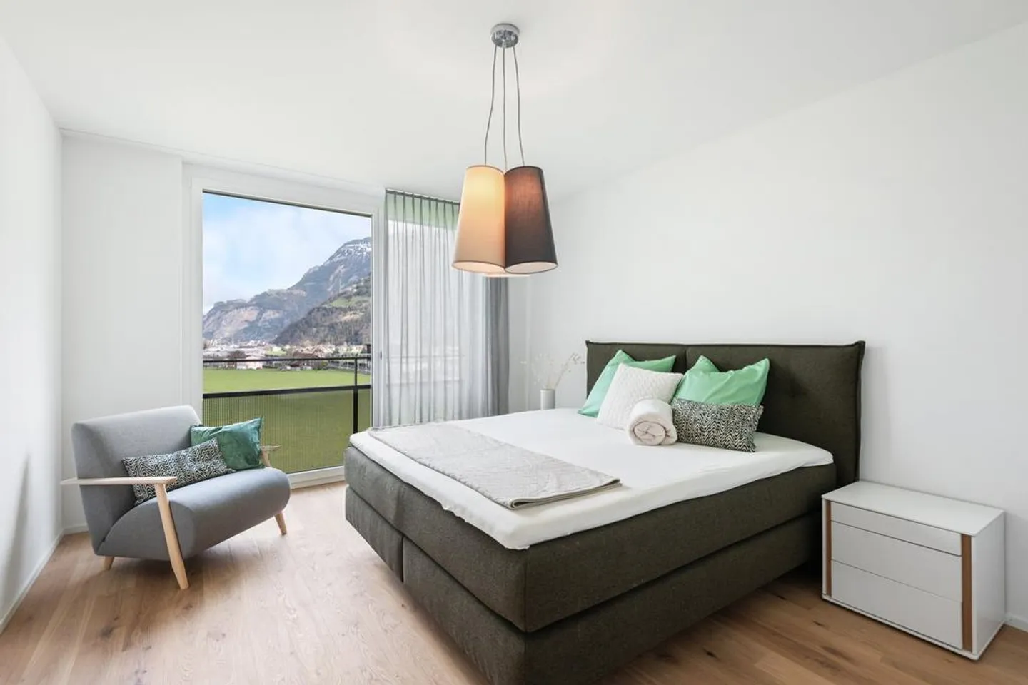 Dreamlike view, modern and ideal transport connections included! - Photo 5 of 11