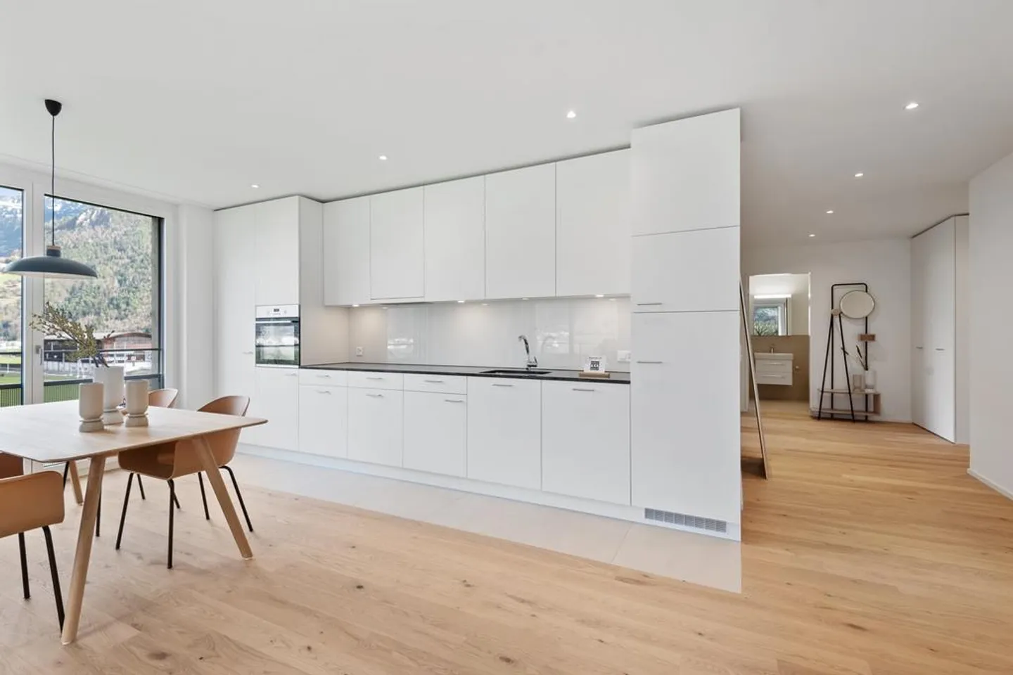 Dreamlike view, modern and ideal transport connections included! - Photo 2 of 11