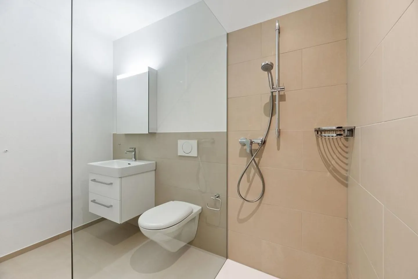 Dreamlike view, modern and ideal transport connections included! - Photo 6 of 11