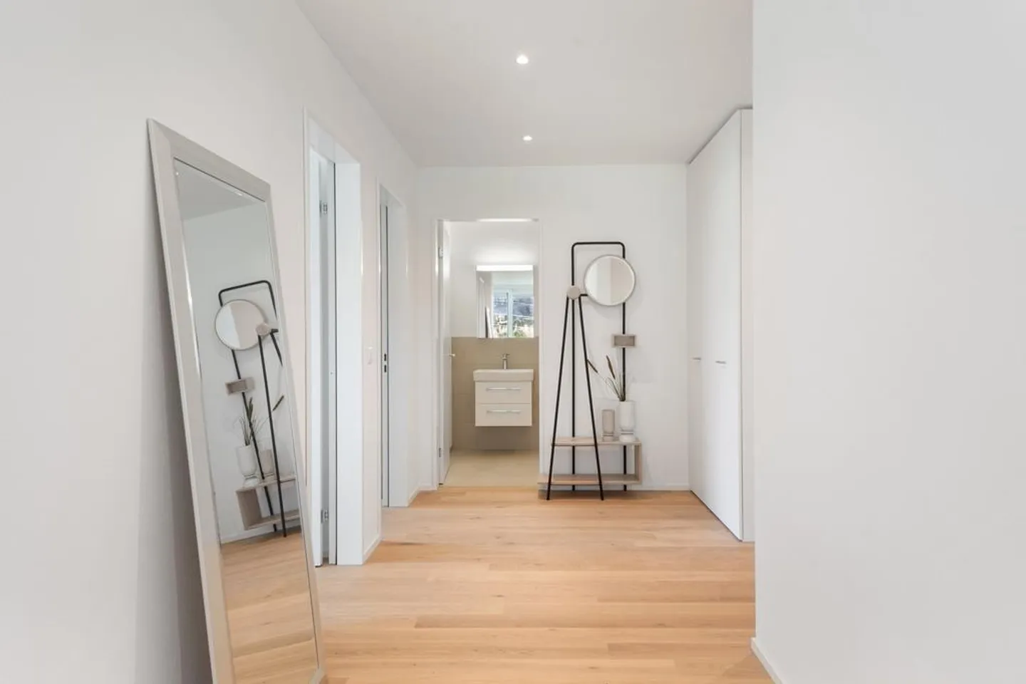 Dreamlike view, modern and ideal transport connections included! - Photo 7 of 11