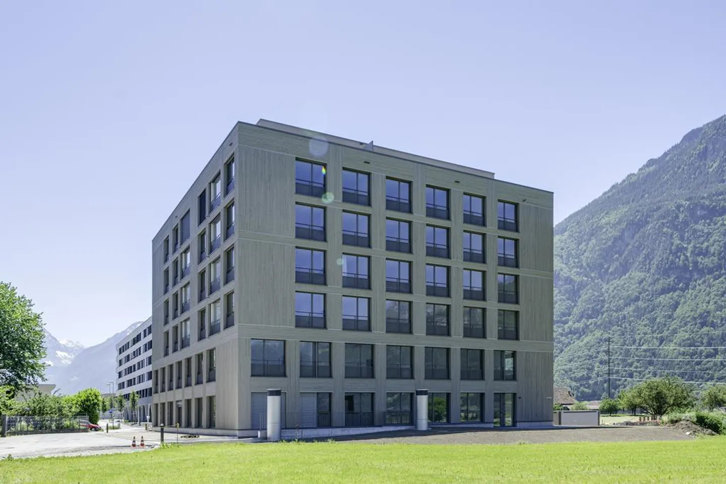 Dreamlike view, modern and ideal transport connections included! - Photo 9 of 11