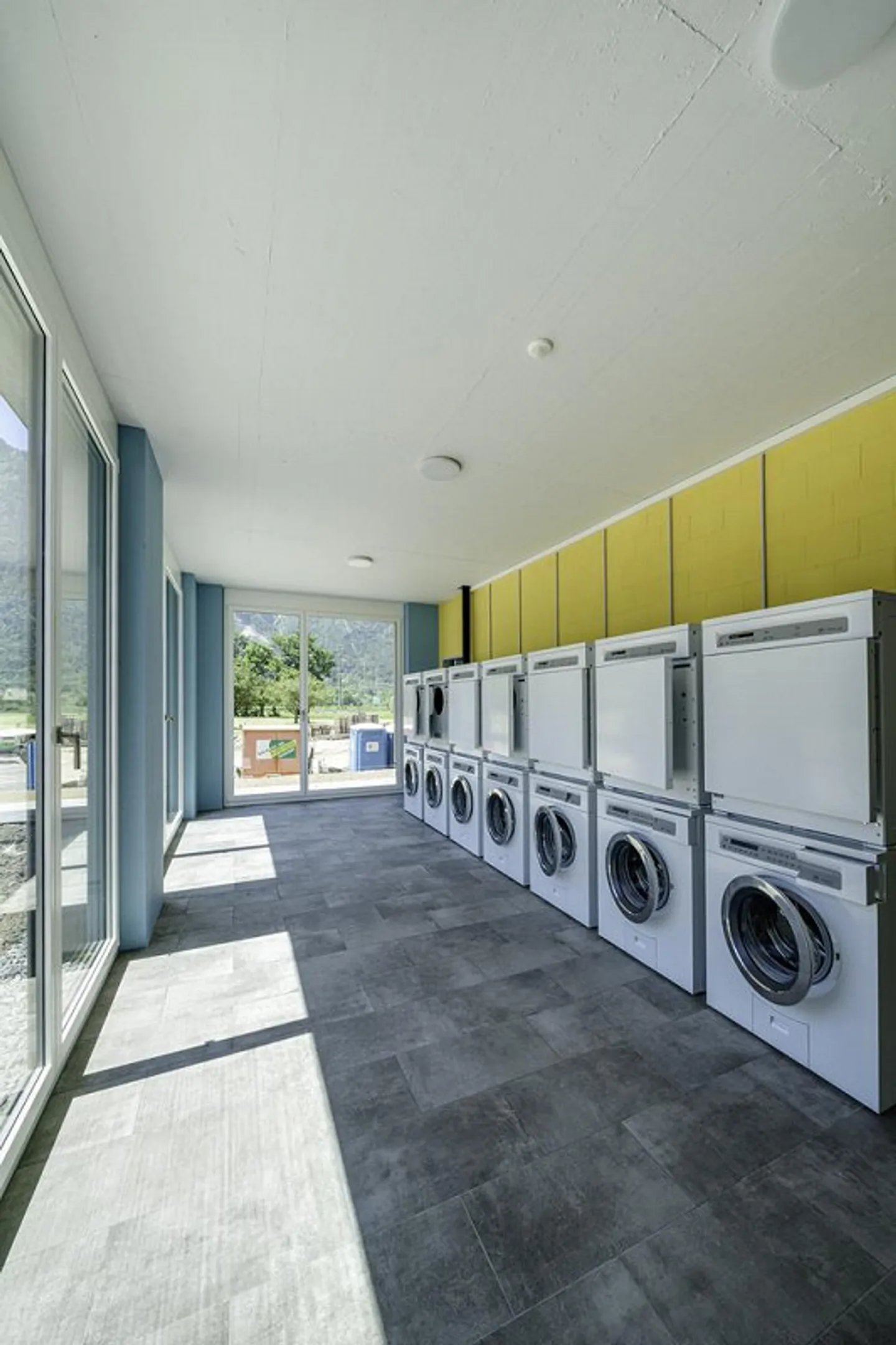 Dreamlike view, modern and ideal transport connections included! - Photo 11 of 11