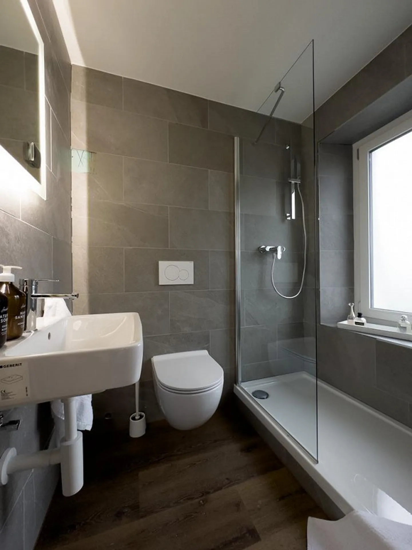 Zauberhaft möbliertes Appartement mit Balkon im Sternmattquartier - Foto 9 von 11