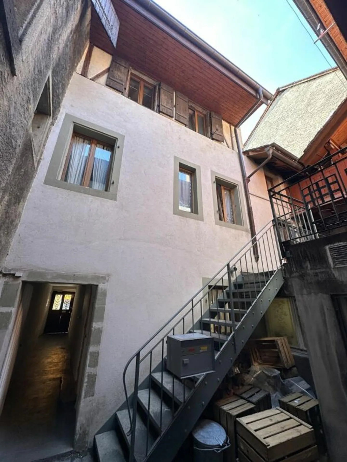 Edificio in affitto con superficie commerciale - Proprietà residenziale e commerciale - Foto 2 di 13