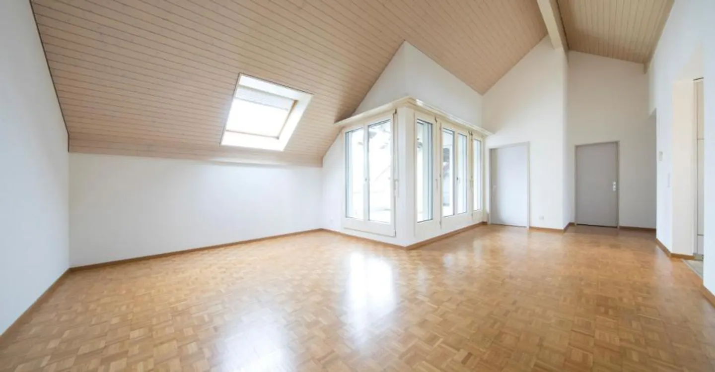 Charmante Dachwohnung - Foto 2 von 6
