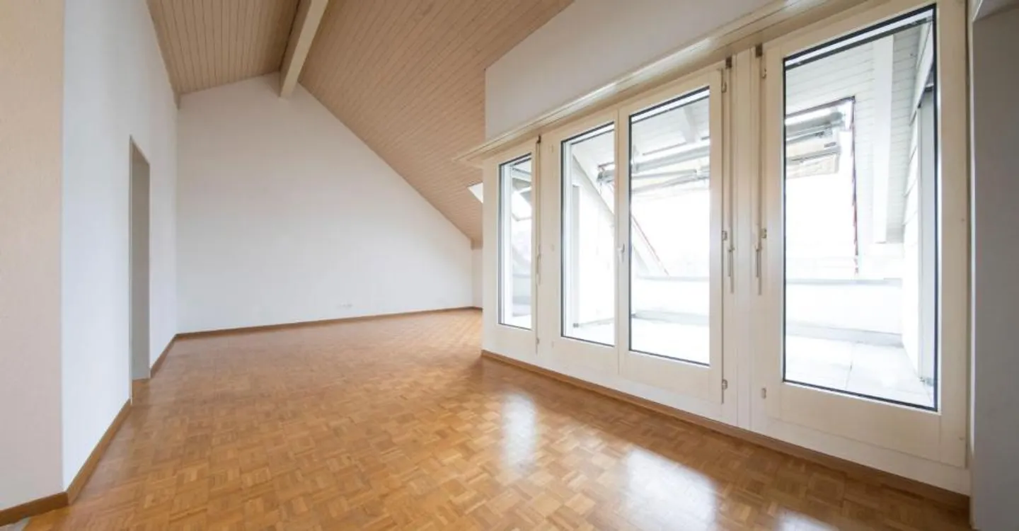 Charmante Dachwohnung - Foto 3 von 6