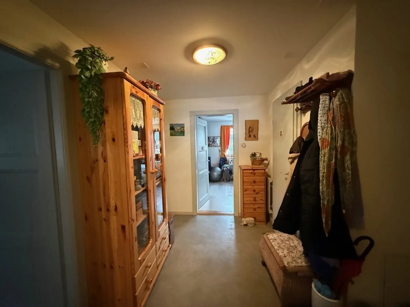 Beautiful 3.5-room apartment on the 2nd floor - Photo 2 of 8