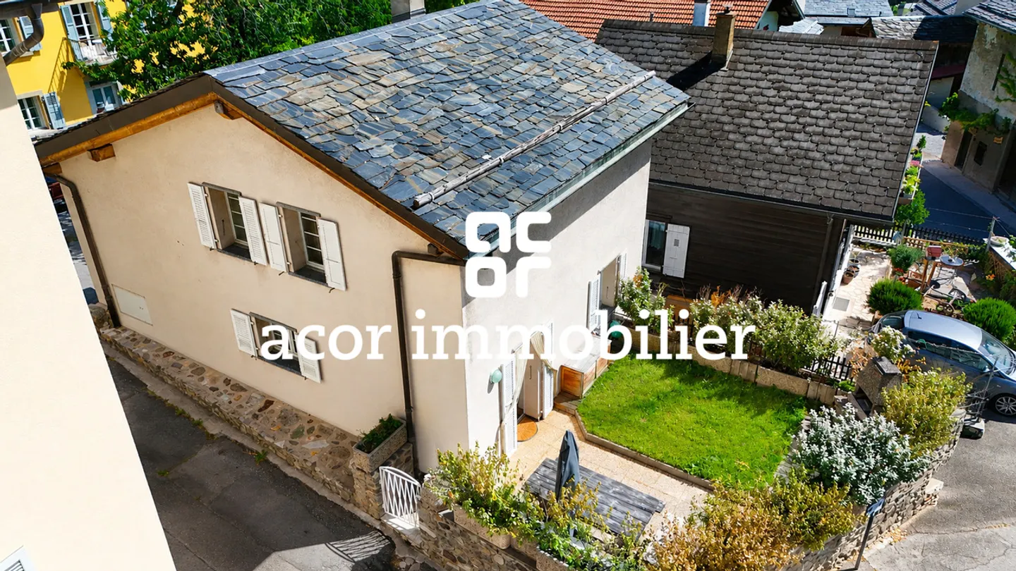 Charming Individual Bungalow in the Heart of the Old Town of Saillon - Photo 2 of 7