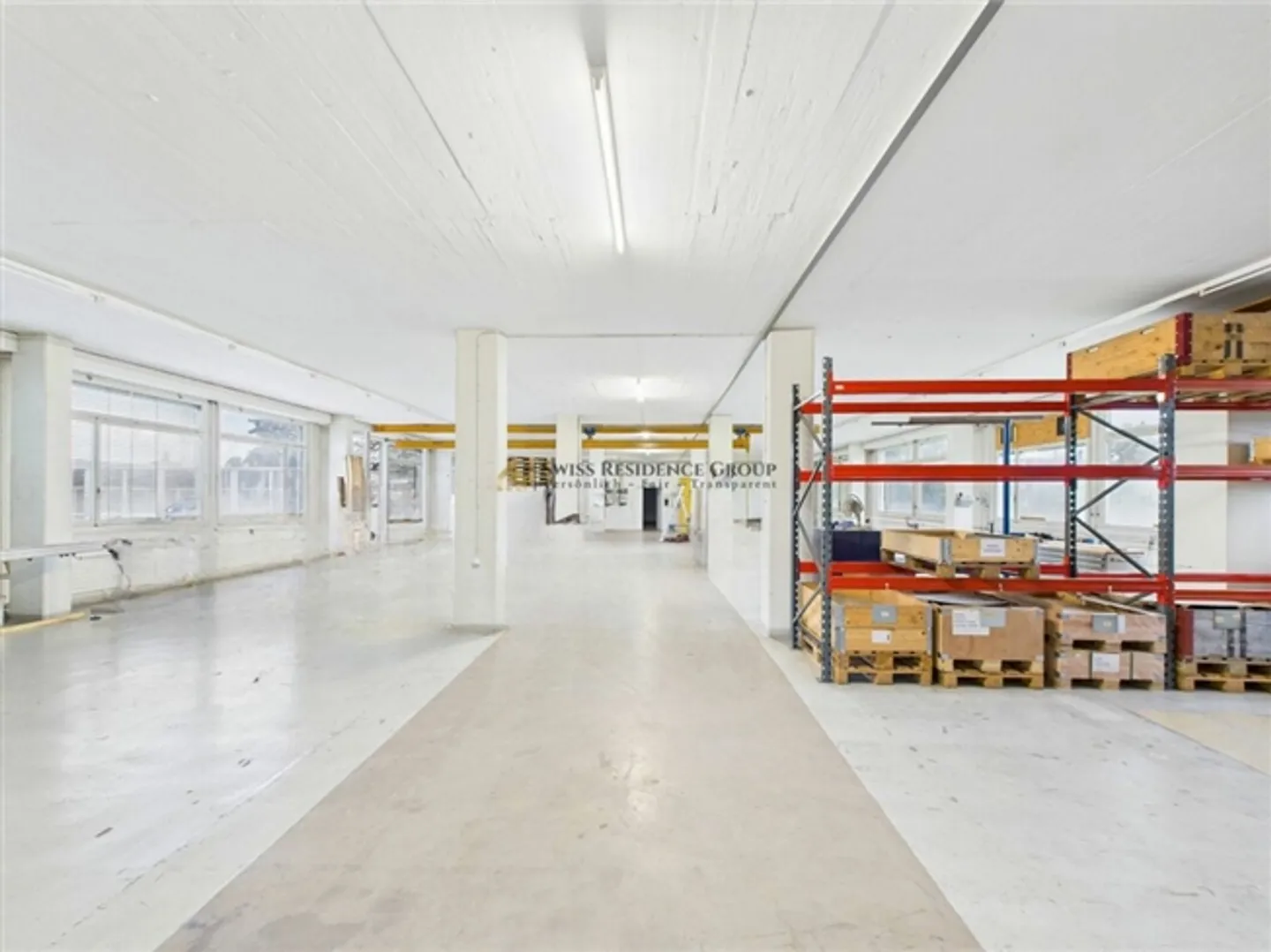 «Attraktive Gewerbefläche mit Hebebühne, Büro & Parkplätzen» - Foto 2 von 14