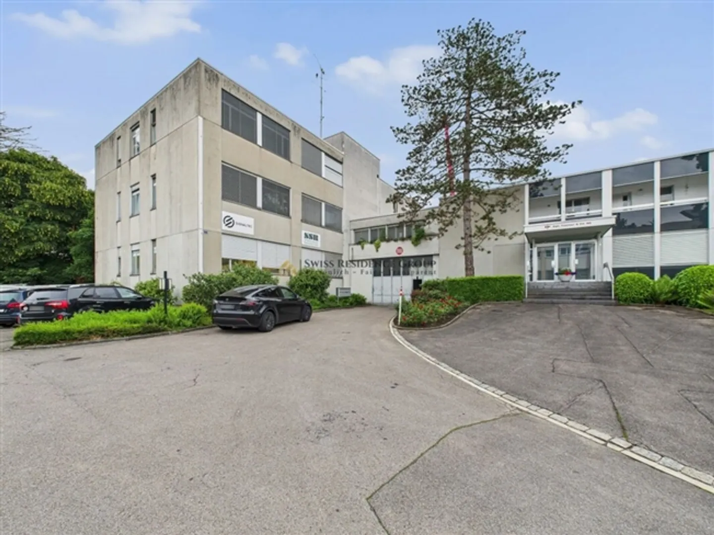 «Attraktive Gewerbefläche mit Hebebühne, Büro & Parkplätzen» - Foto 3 von 14