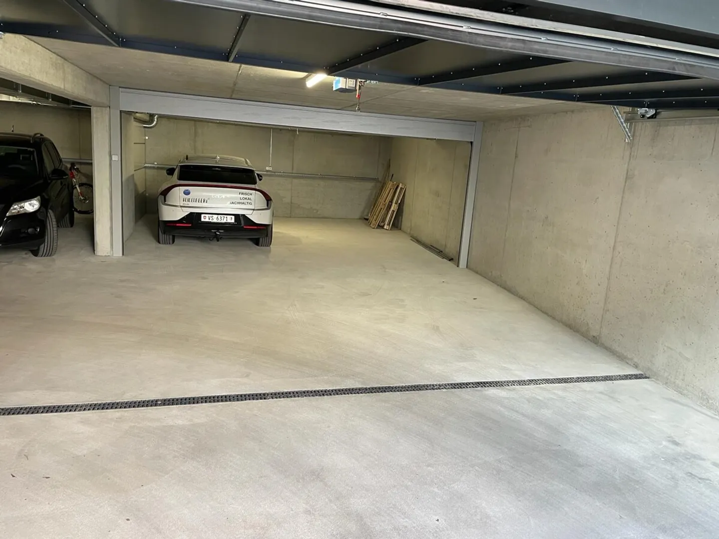 IN AFFITTO: Posto auto in garage sotterranea nel centro di Visp - Foto 1 di 1
