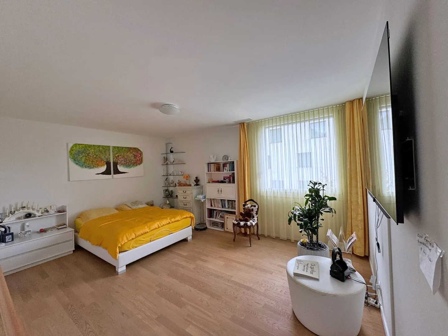 Appartement moderne de 4,5 pièces avec loggia spacieuse dans la forêt - Photo 5 sur 9