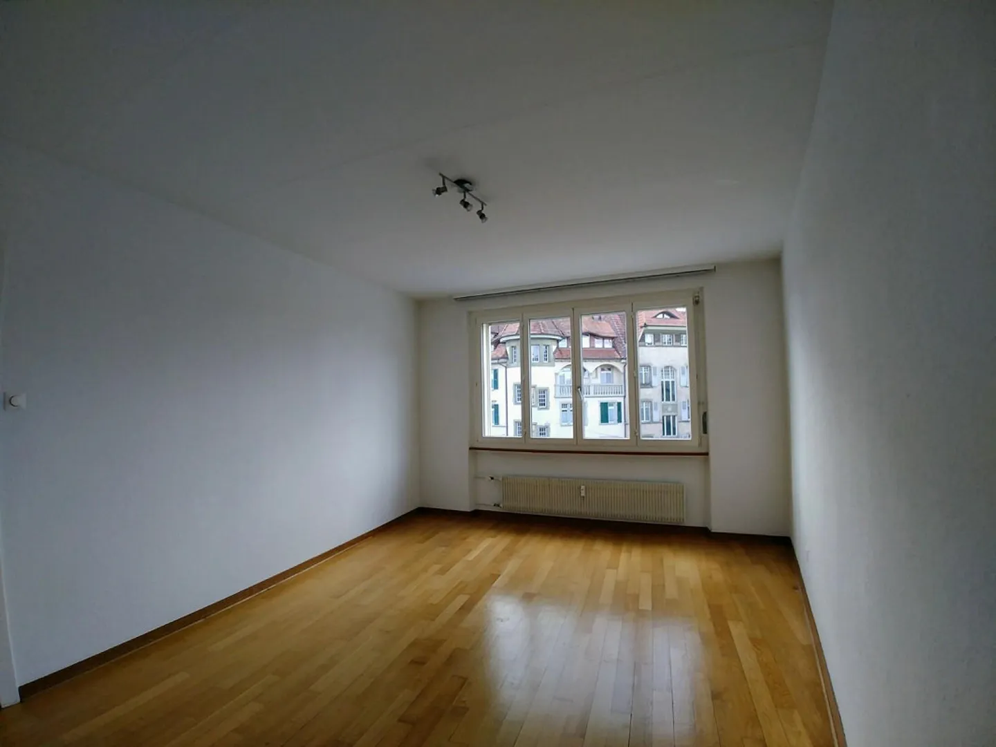 OLD BUILDING APARTMENT IN MONBIJOU! - Photo 4 of 4