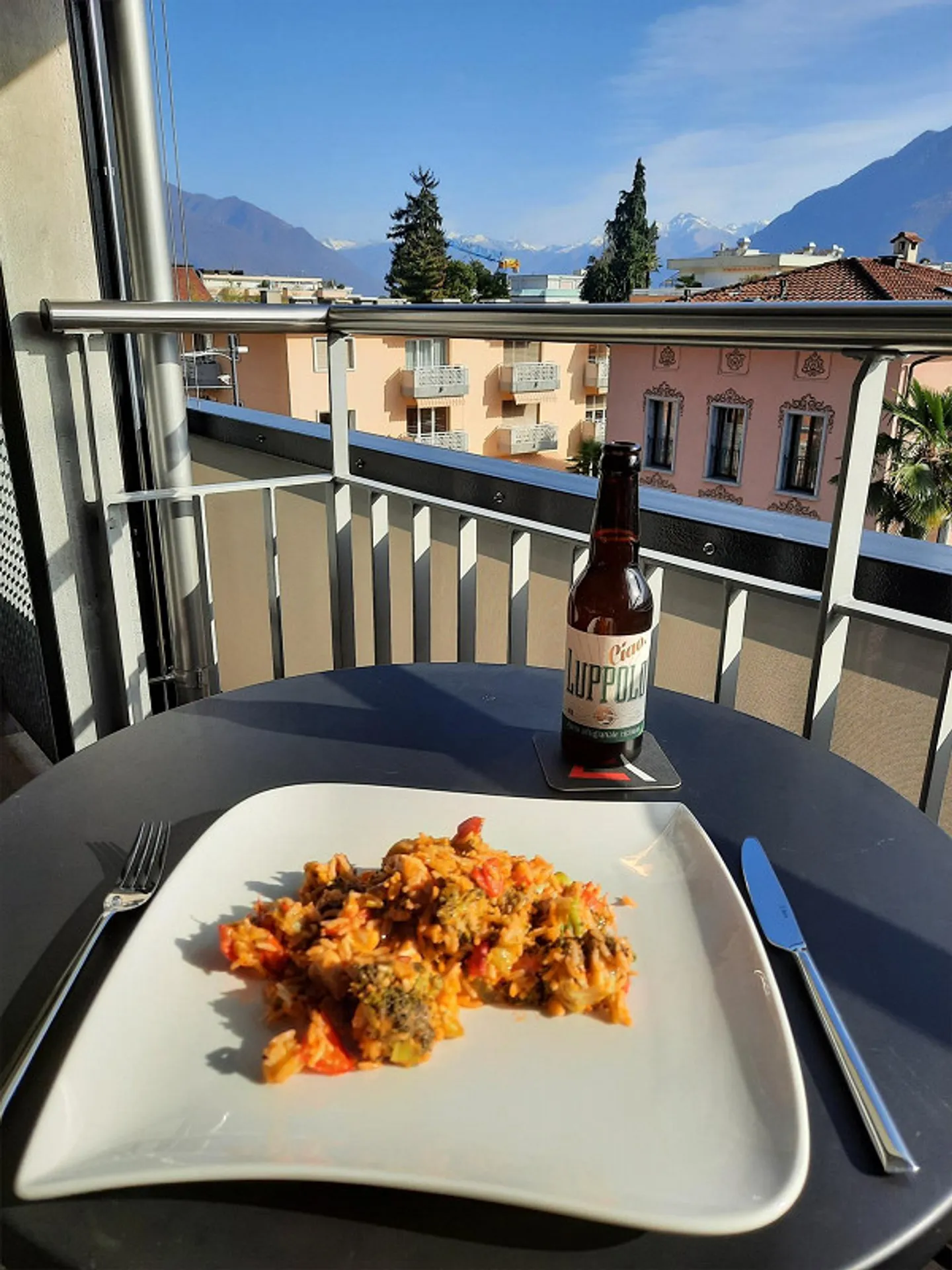 Modern, bright 1-room apartment on the 3rd floor with balcony - Photo 2 of 17