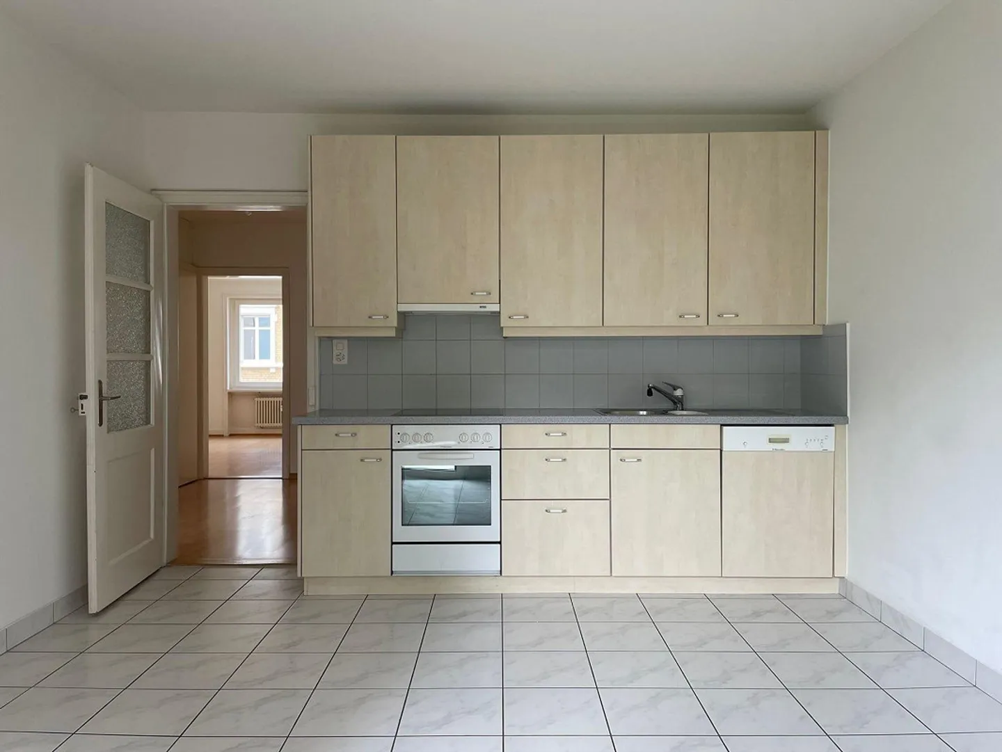 Central near Tellplatz and SBB train station - Photo 5 of 8