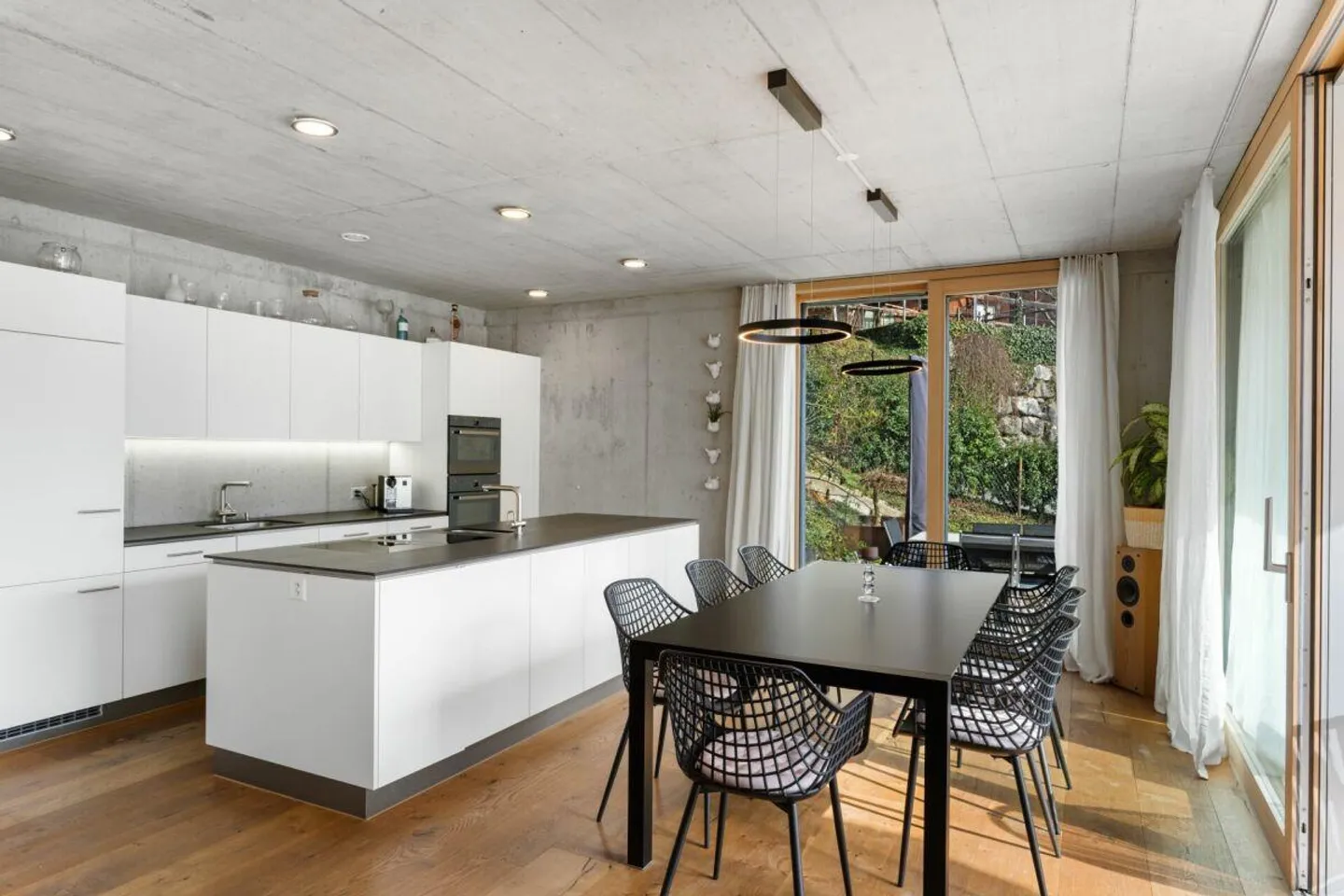Nature and Design Combined: Modern House with Dreamlike Lake View - Photo 3 of 4