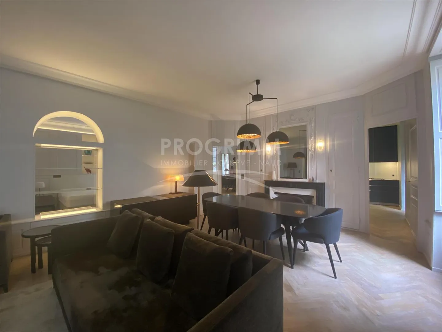 Esclusività - Magnifico e raro appartamento arredato - Place Bourg de Four + Parcheggio - Foto 2 di 10