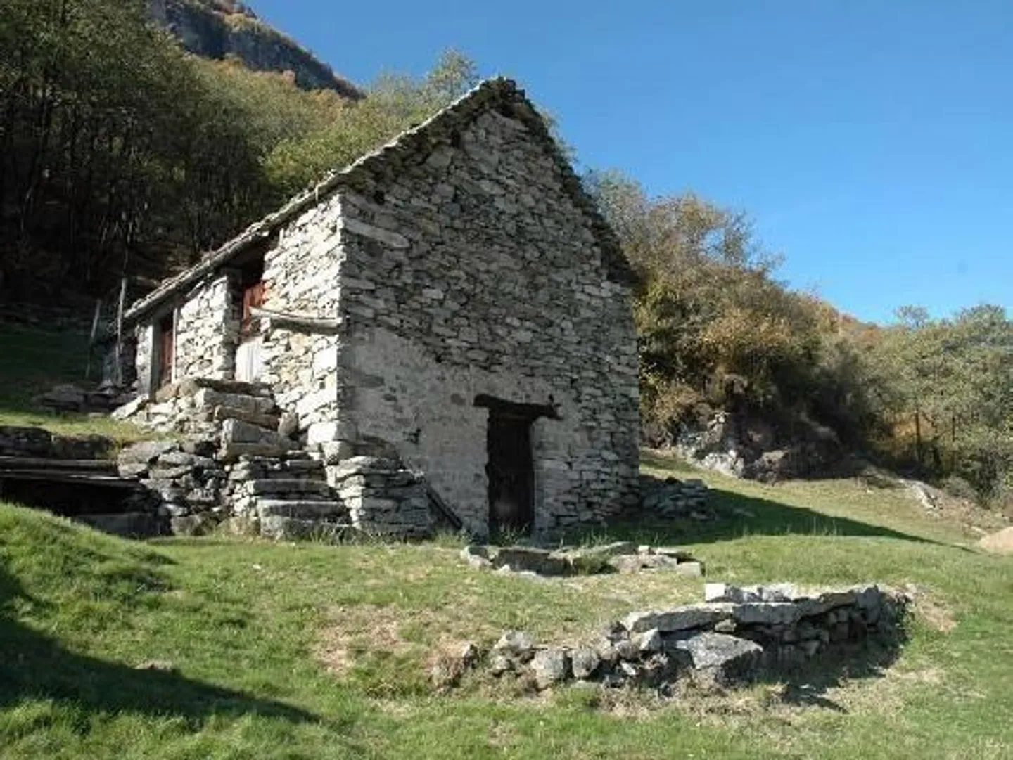 Rustic to be developed with 8573 m2 of meadow land - Photo 1 of 6