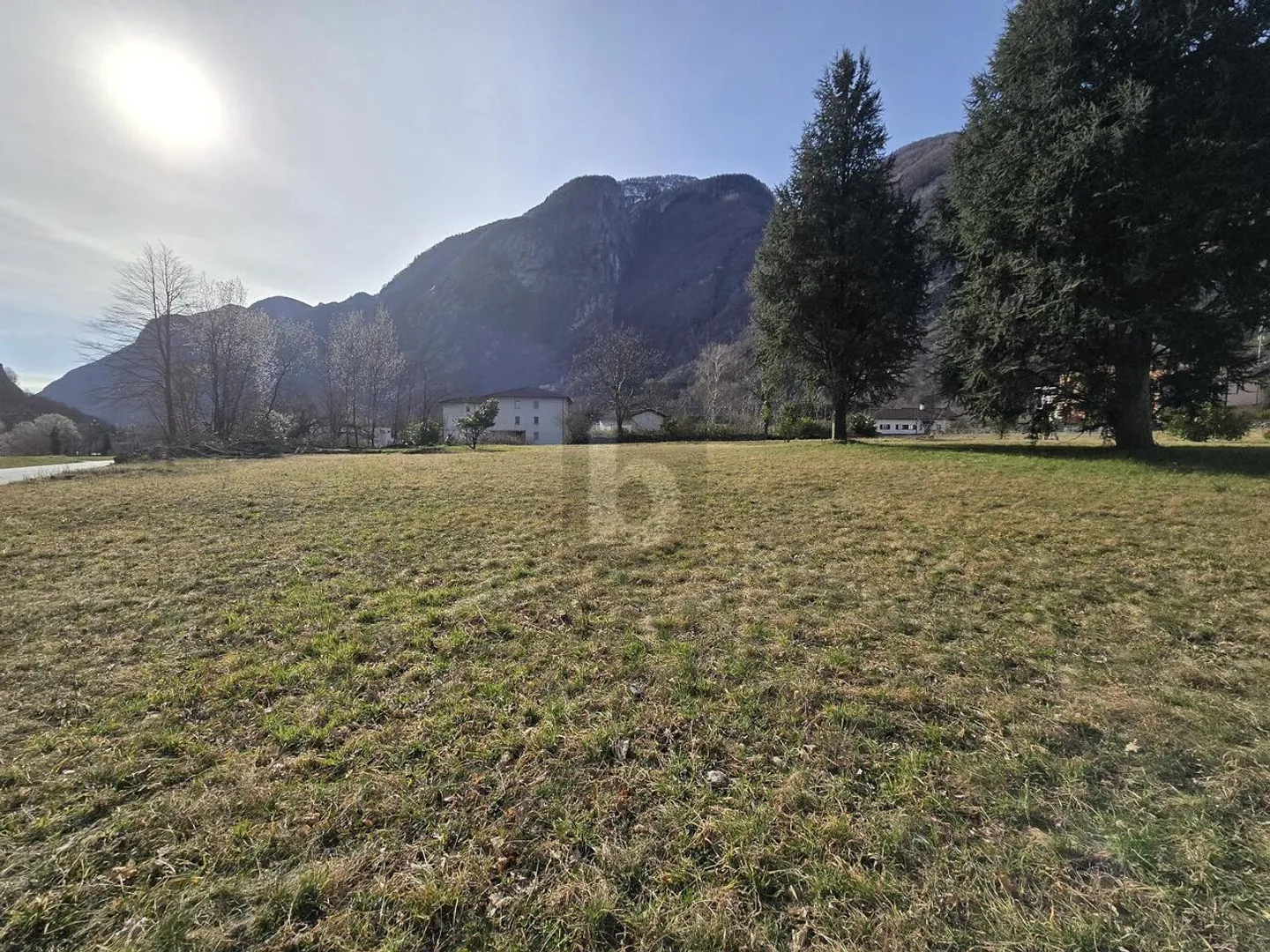 AMPIO E SOLEGGIATO IN POSIZIONE TRANQUILLA - Foto 2 di 5