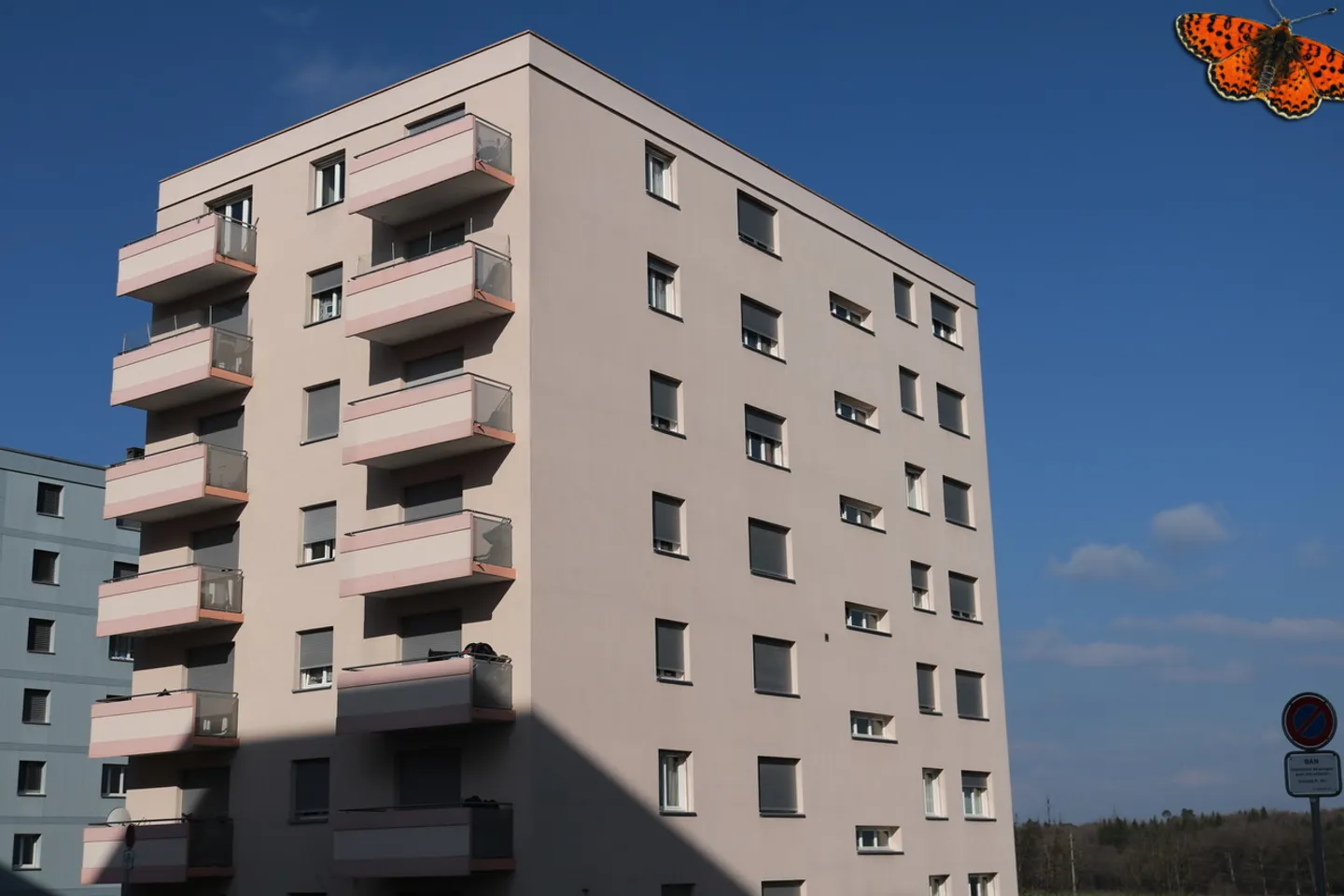 Studio - Just steps from the highway - Photo 1 of 5