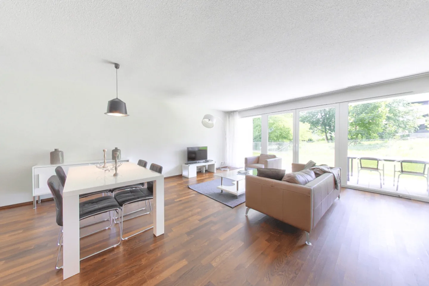 LIMITED OFFER - Elegant 2-bed Furnished Apartment with Lake Views in Morges - Photo 1 of 12