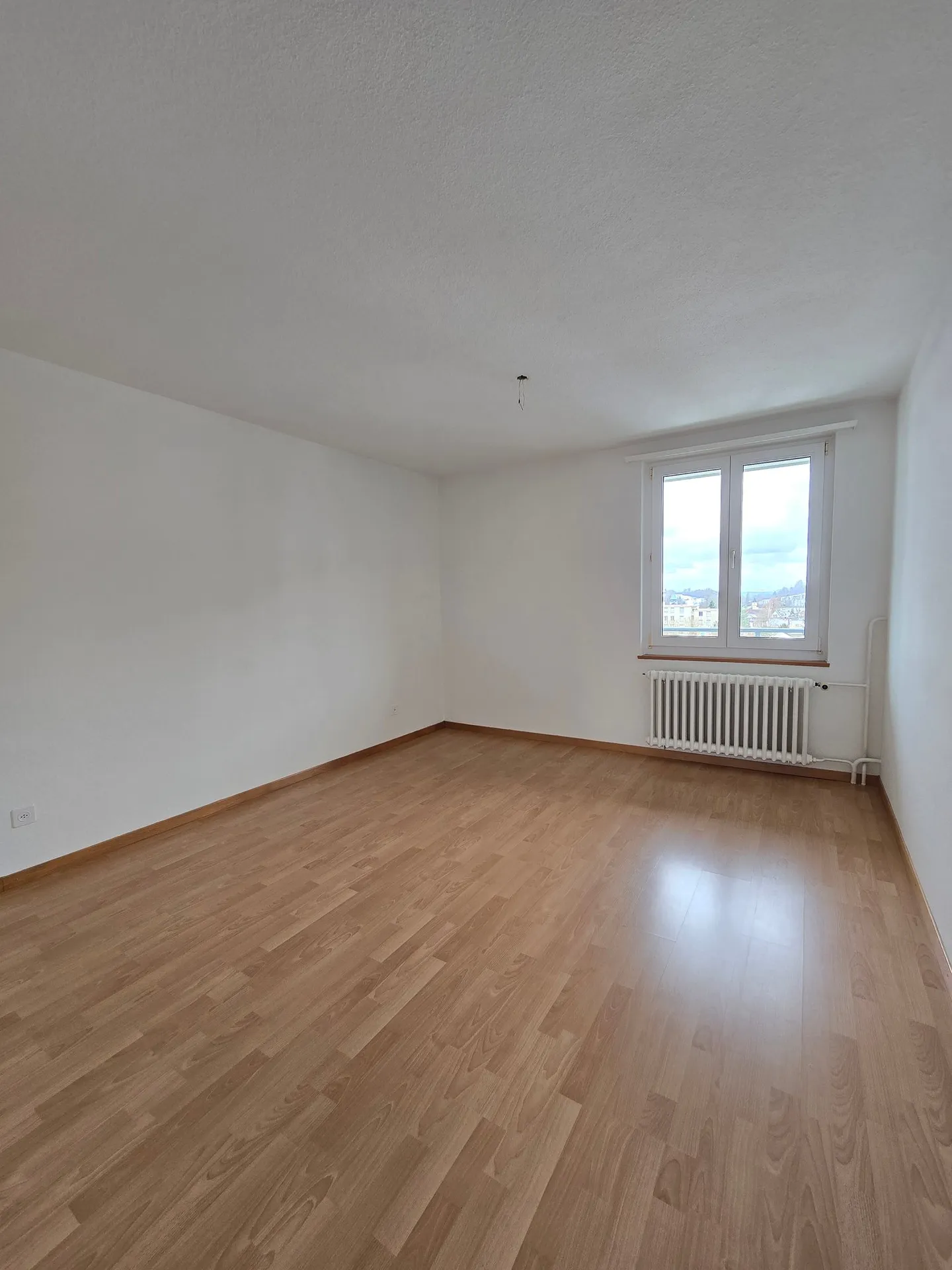 Superbe appartement de 3 pièces avec balcon à Wald ZH - Photo 6 sur 9