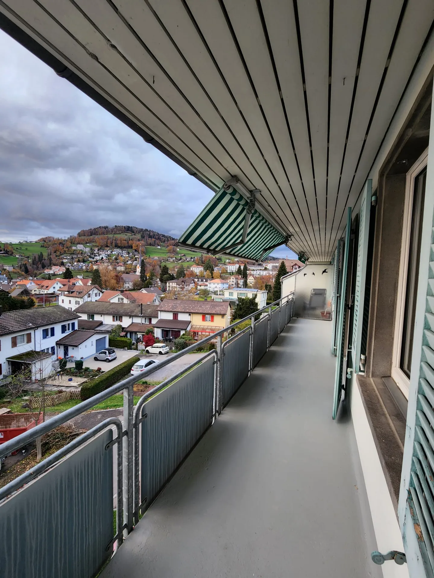 Superbe appartement de 3 pièces avec balcon à Wald ZH - Photo 1 sur 9