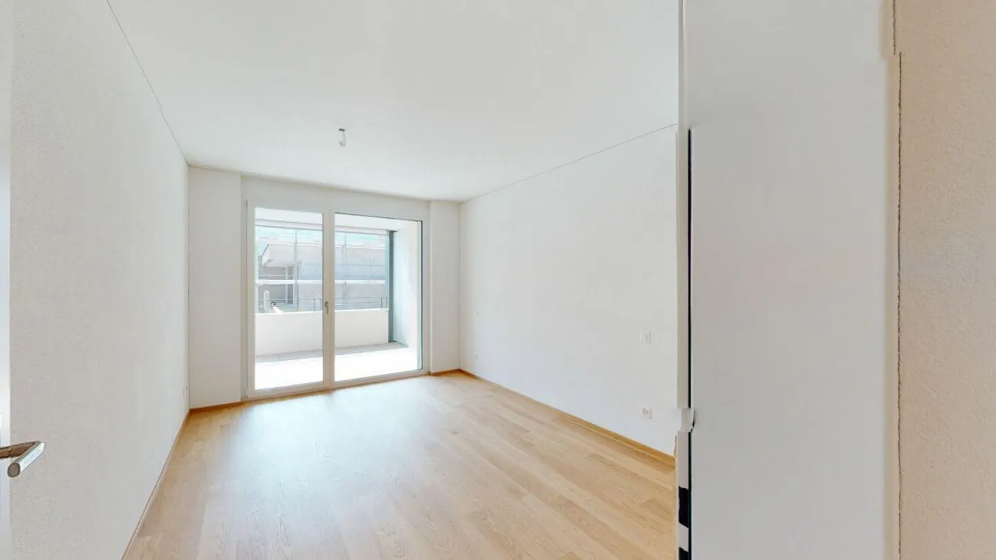 Nearly New 2.5 Room Apartment with Patio - Photo 5 of 10